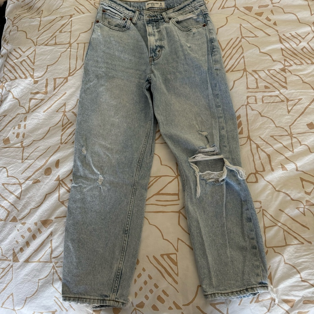 Abercrombie & Fitch The Mom High Rise Jean